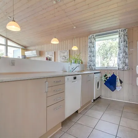 Nadia - 1-7km From The Sea By Interhome