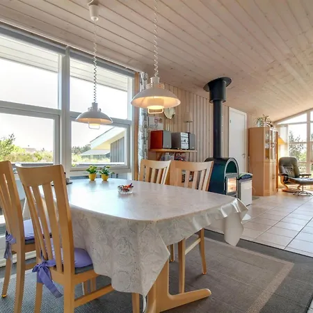 Nadia - 1-7km From The Sea By Interhome *