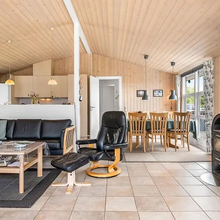 Nadia - 1-7km From The Sea By Interhome *