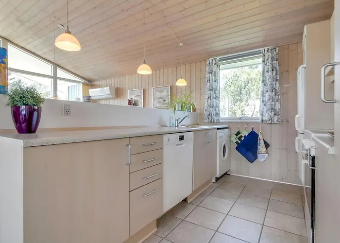 Nadia - 1-7km From The Sea By Interhome